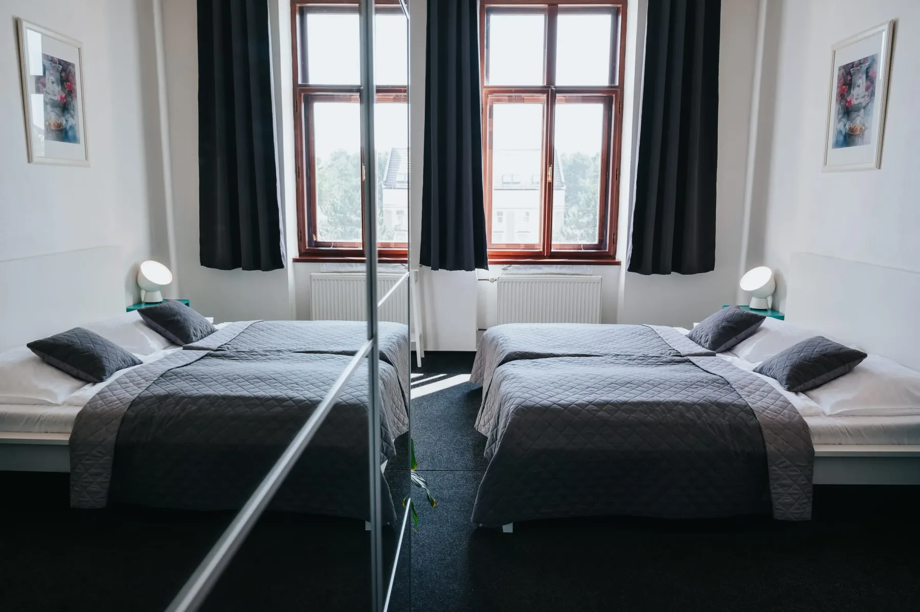 Hotel Centrum suite with bed and seating
