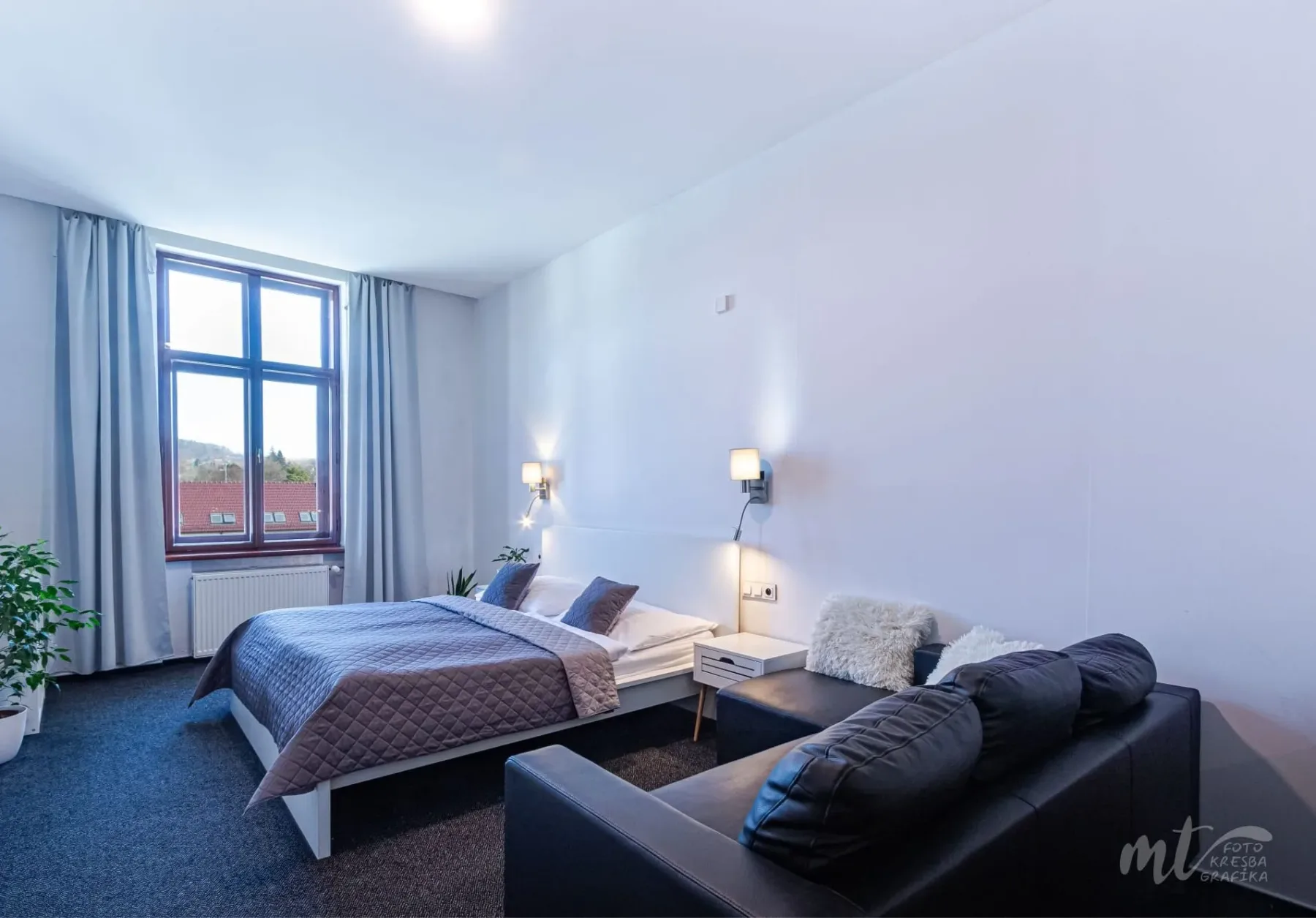 Standard room with yellow armchair