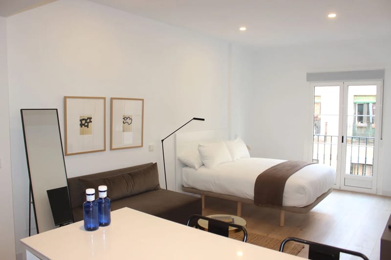 Comfortable 1BR w/ Balcony in Central Madrid