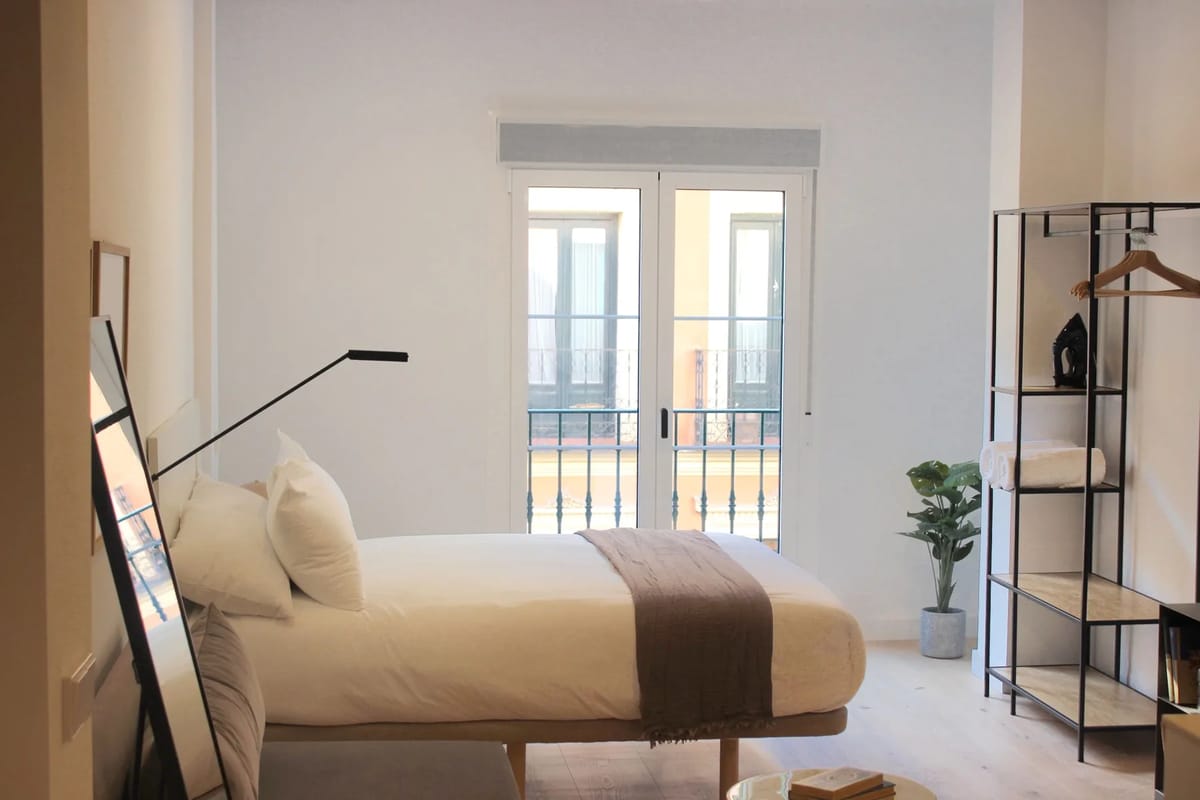 Comfortable 1BR w/ Balcony in Central Madrid