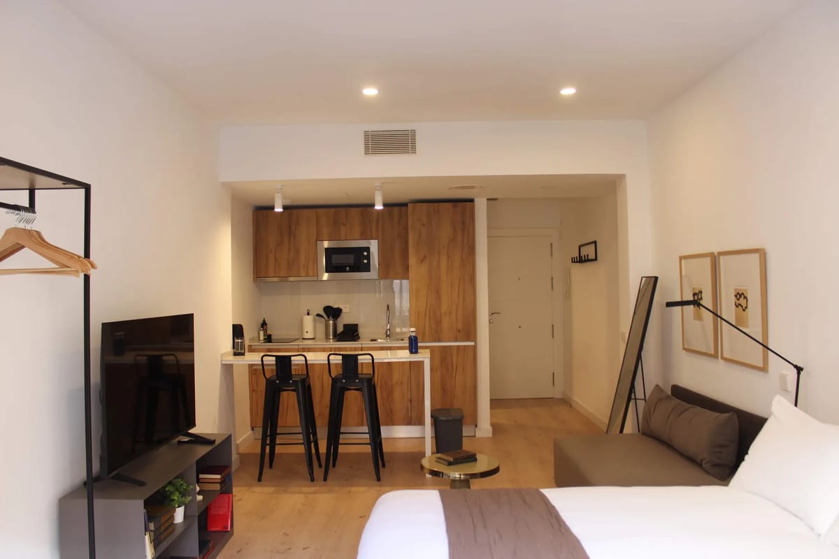 Comfortable 1BR w/ Balcony in Central Madrid
