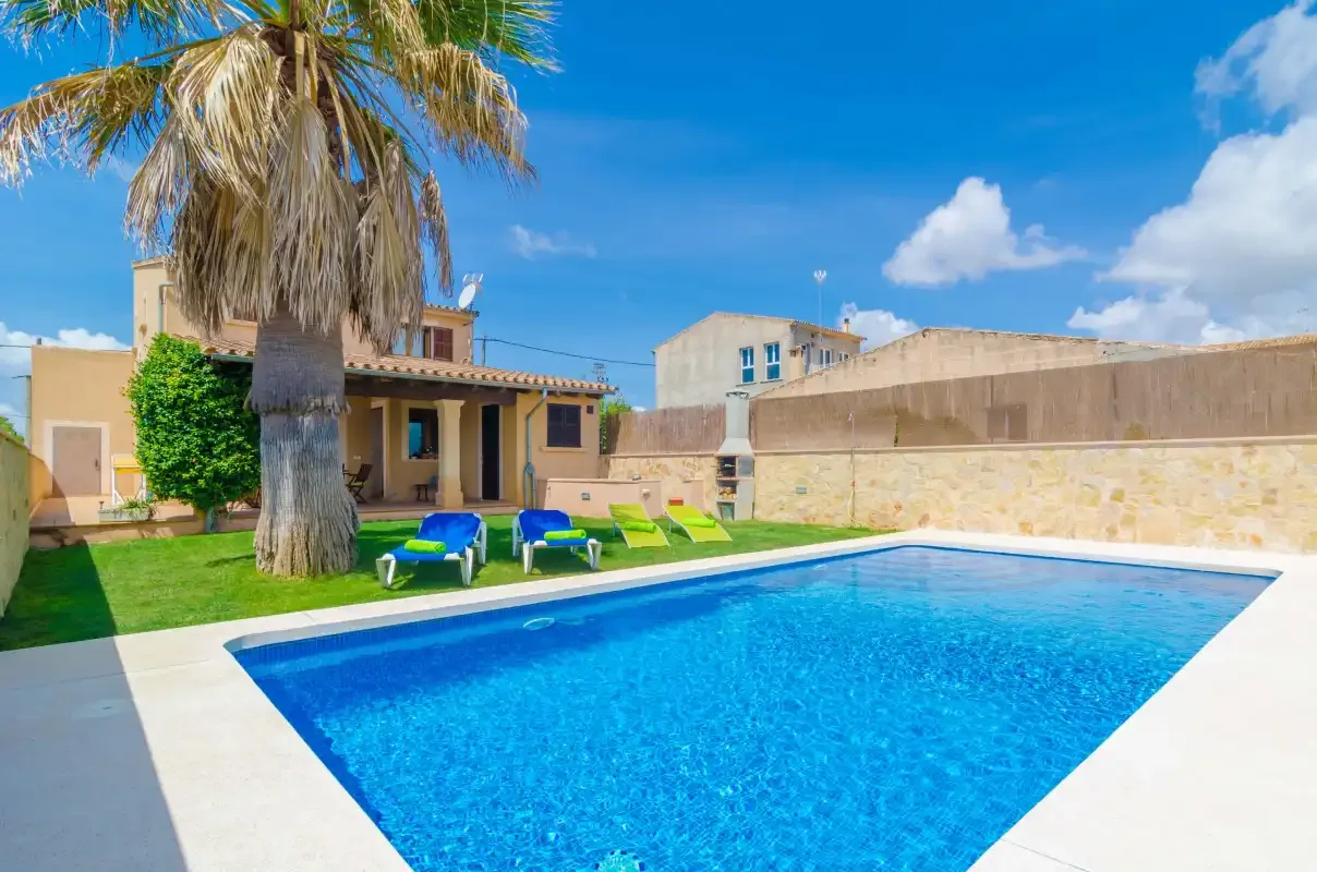 Holiday rentals in Carles, Vilafranca de Bonany