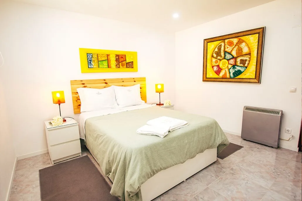Bedroom with double bed and colorful picture
