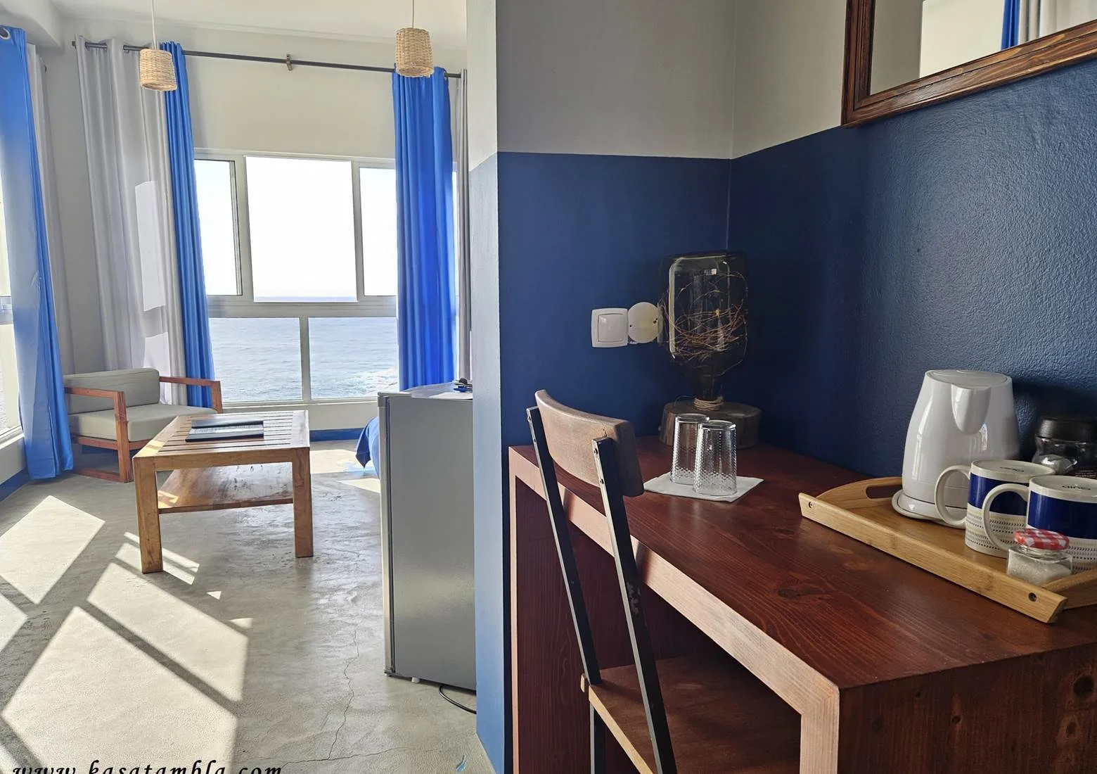 Dormitorio de la suite grande con vistas al mar