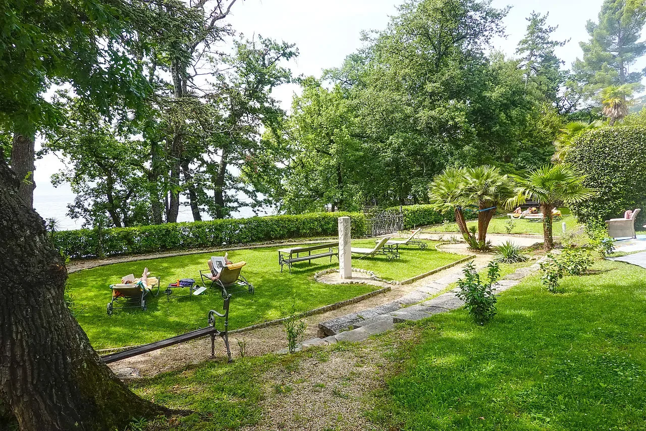 Garden with sea view