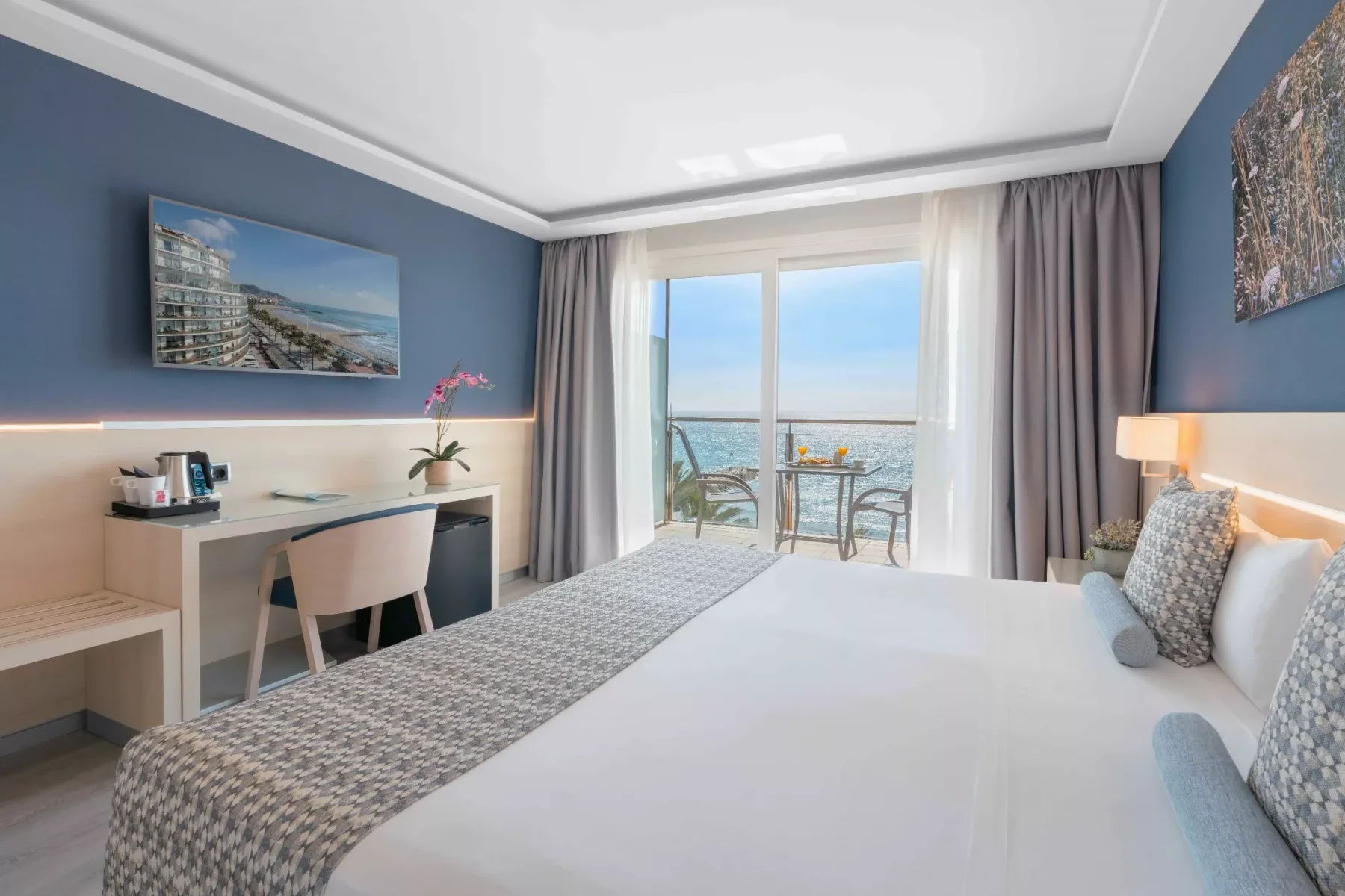 Room with frontal sea view