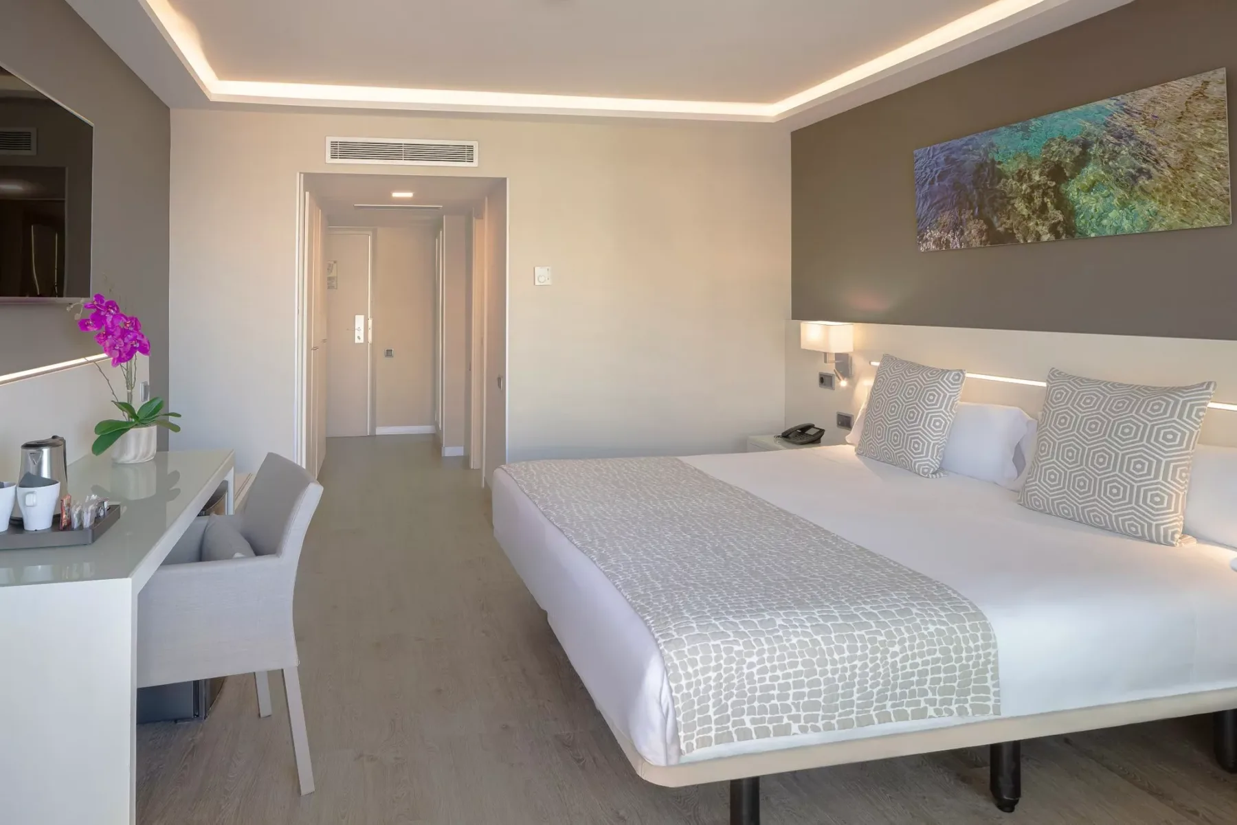 Executive room with lateral sea view