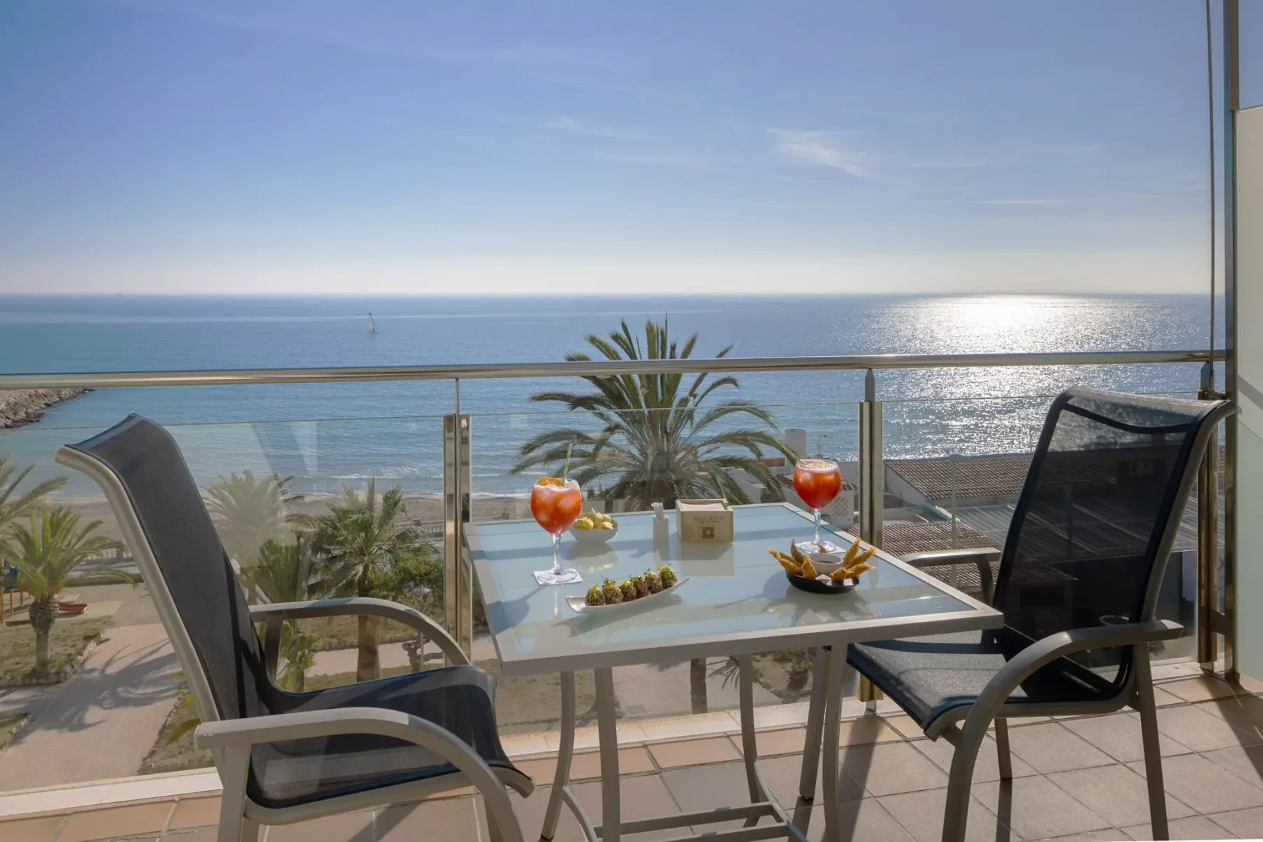 Room with frontal sea view