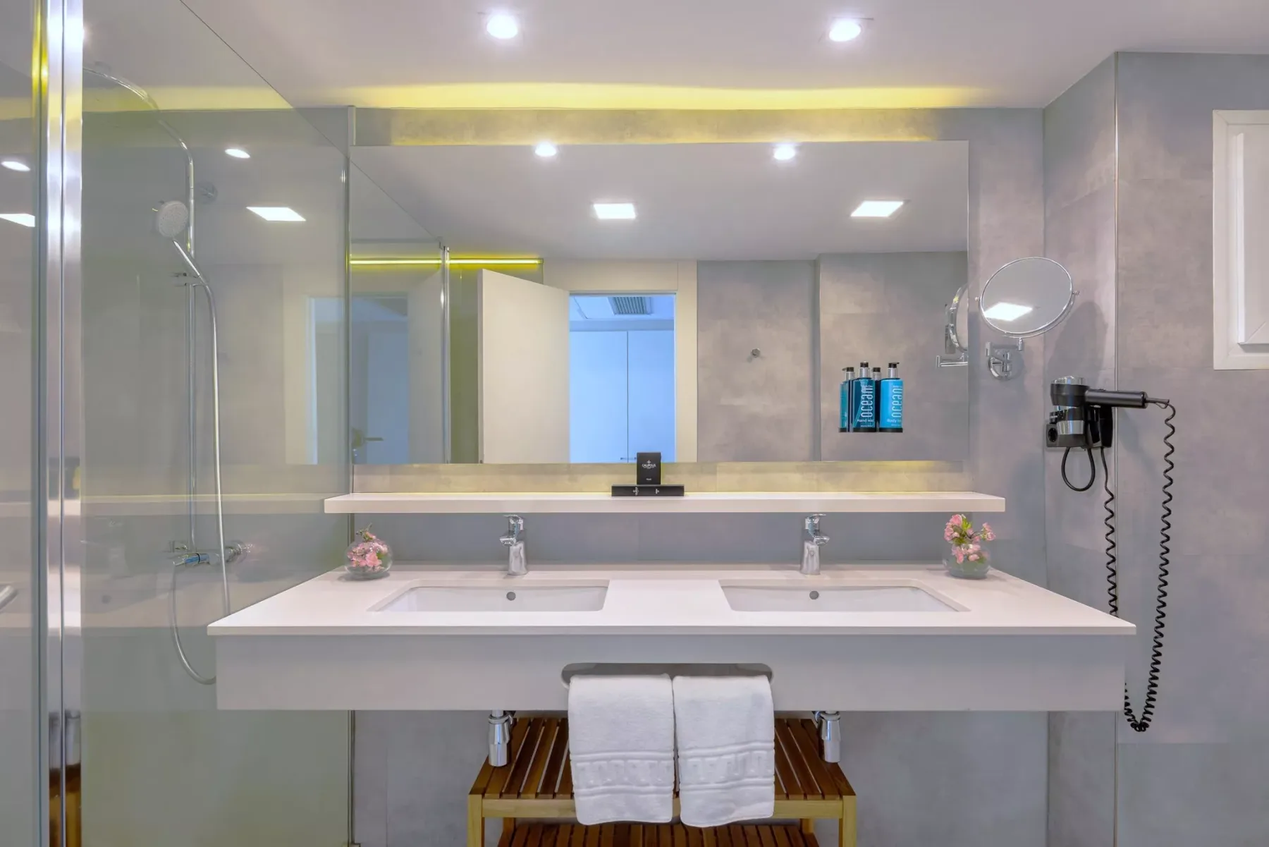 Room with frontal sea view