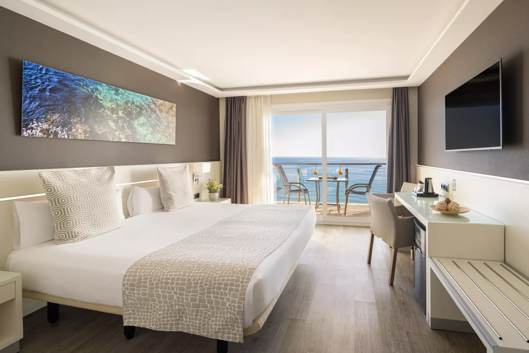 Room with frontal sea view