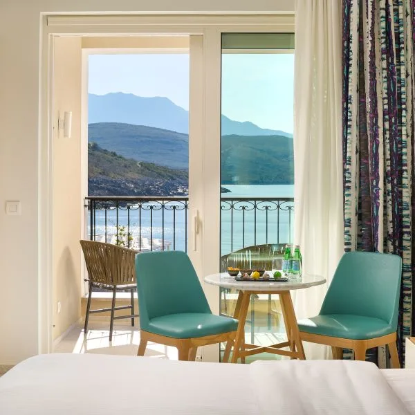 Bedroom with sea view