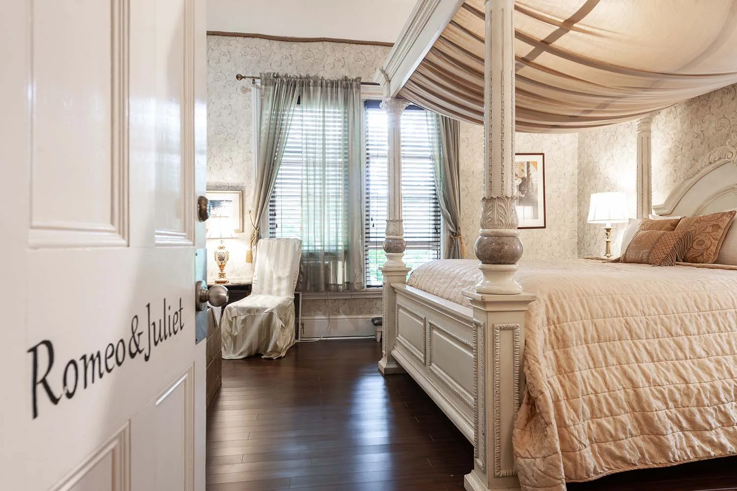 Romeo & Juliet room