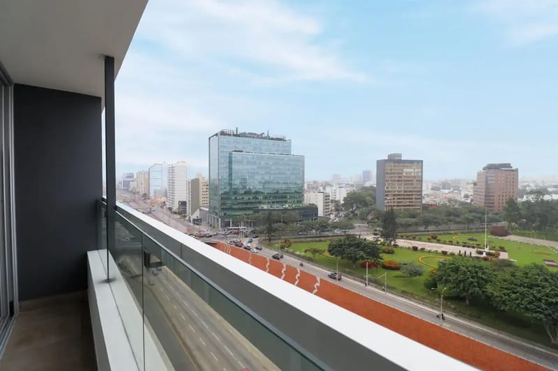 Majestic 2BR w/ Modern balcony in Miraflores