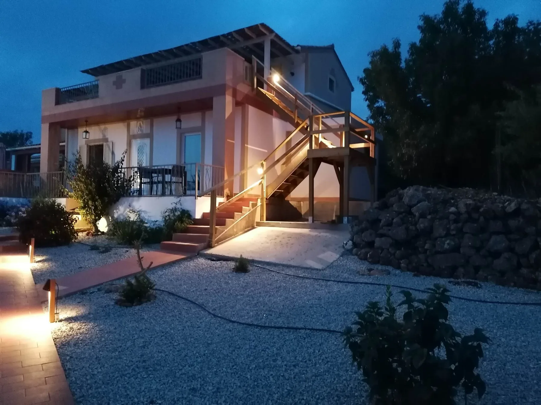 Escalera iluminada