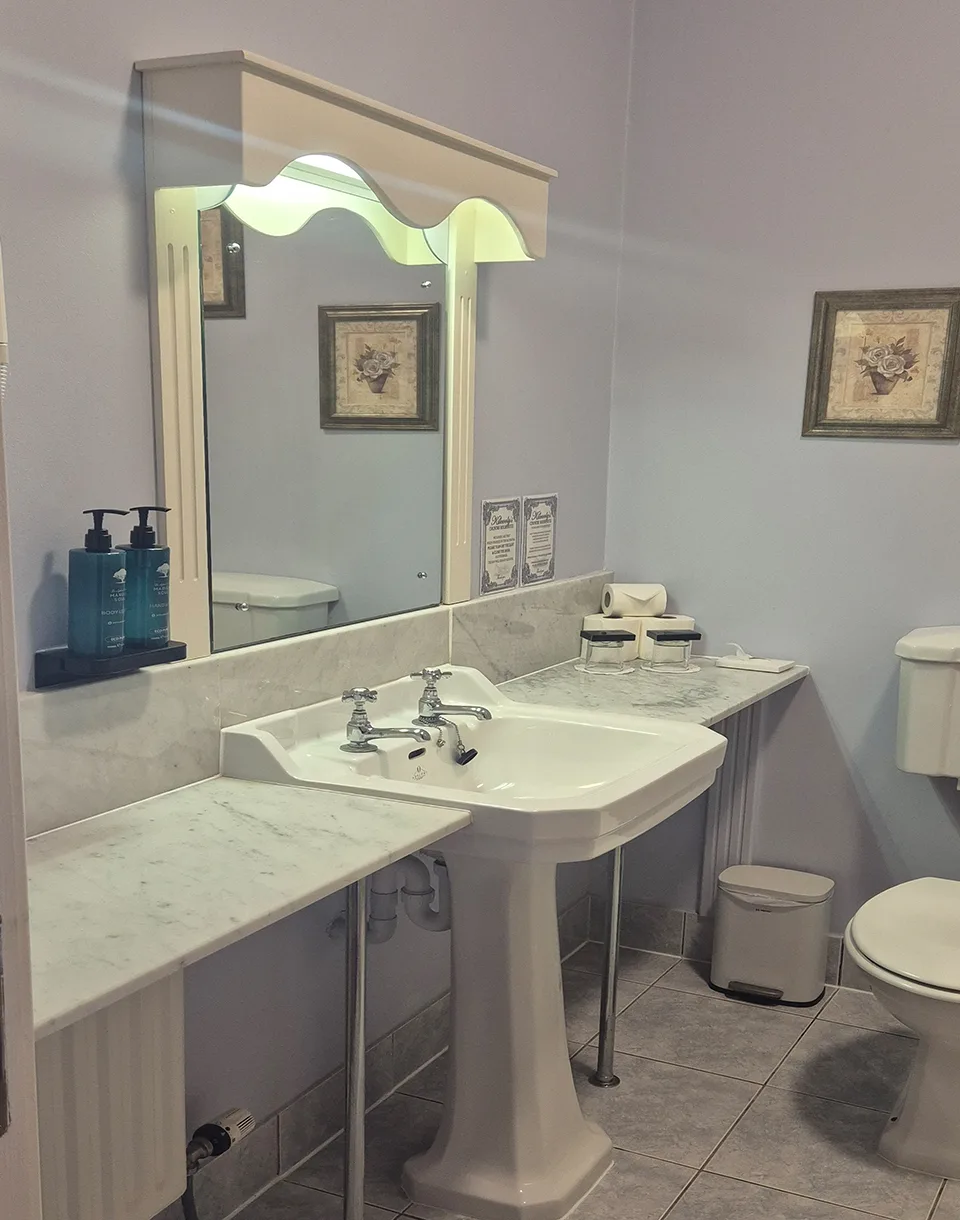 En-suite bathroom
