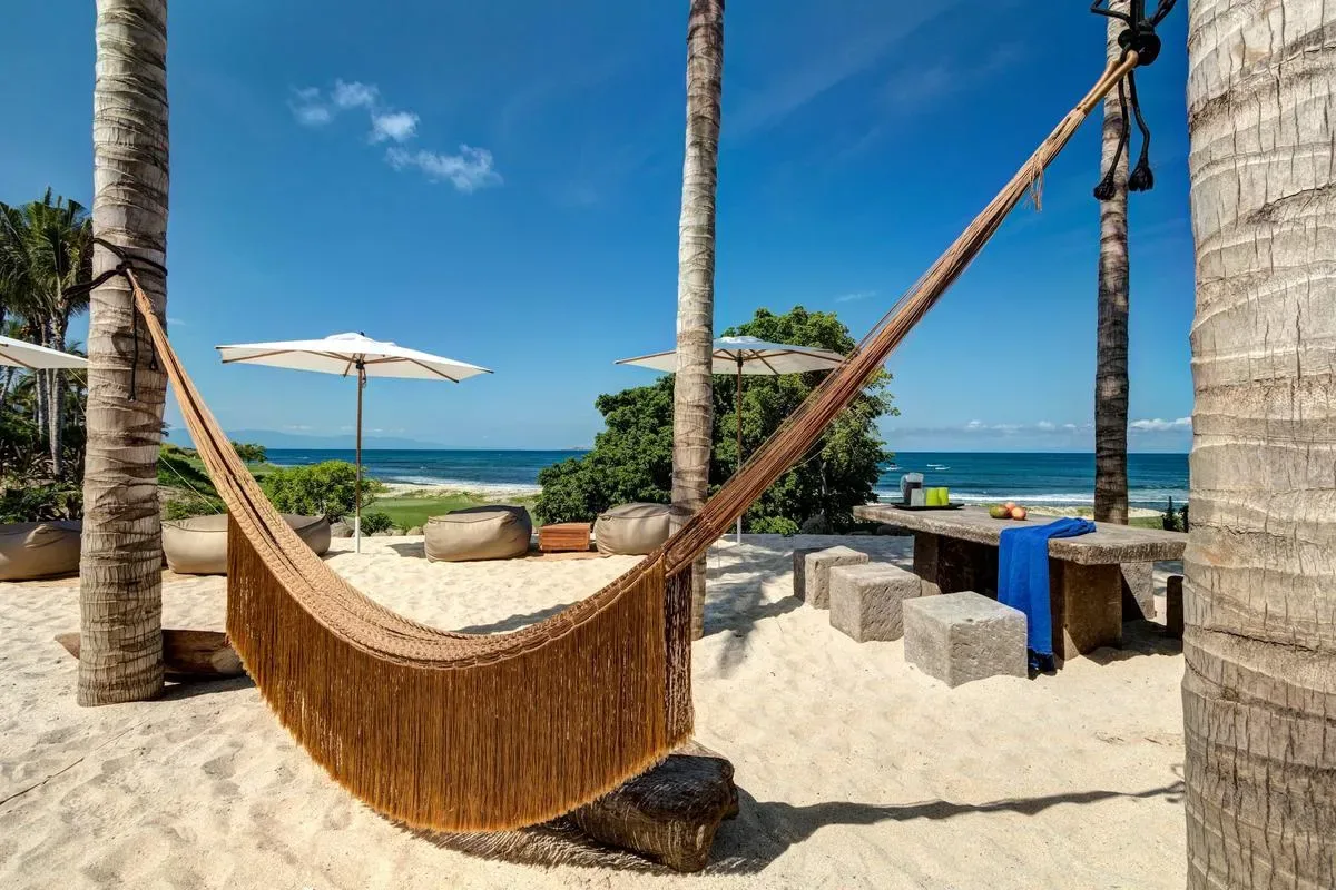 Exclusive 10BR w/ Infinity Pool & Ocean Views