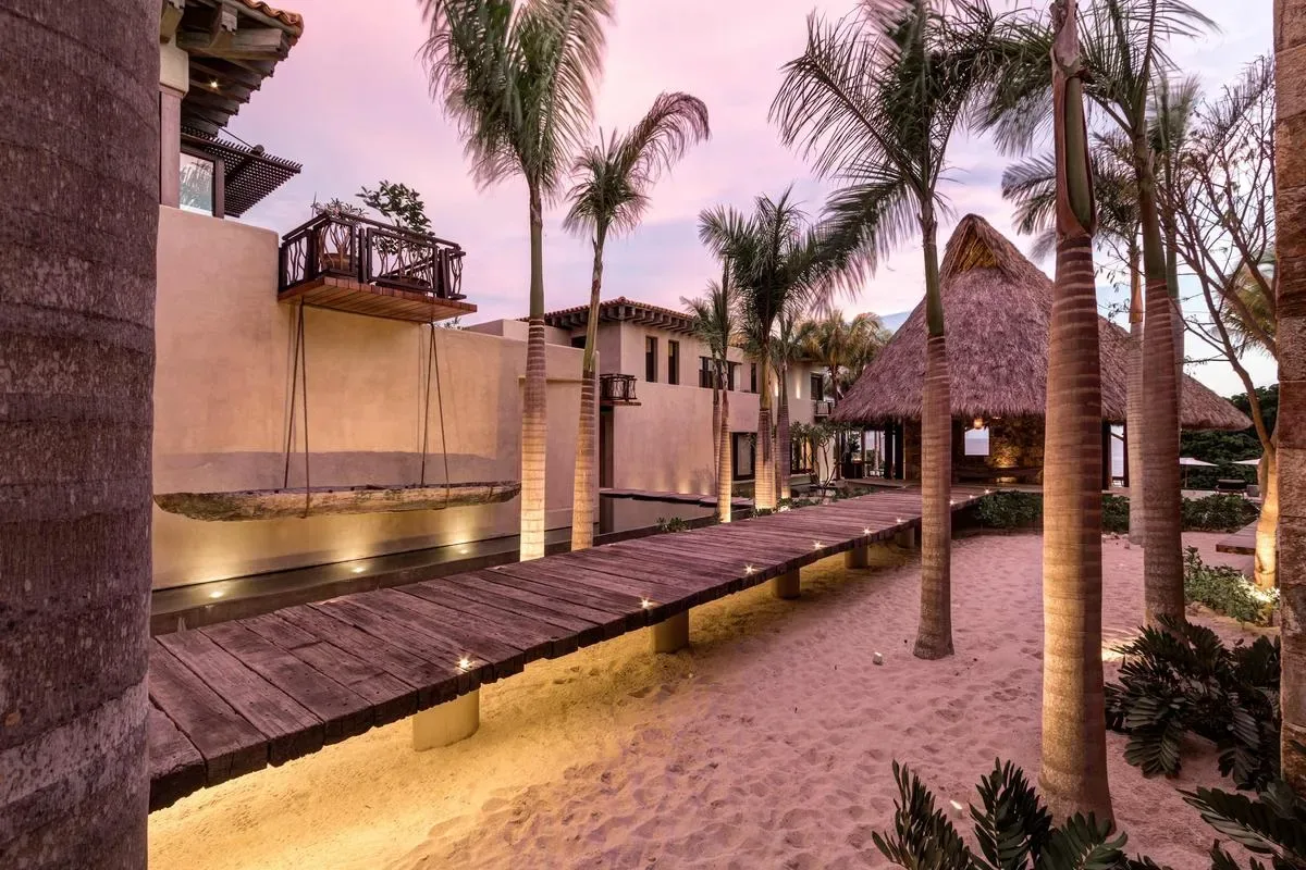 Exclusive 10BR w/ Infinity Pool & Ocean Views