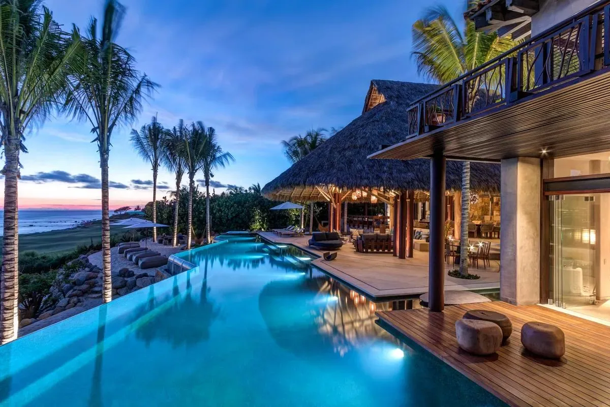 Exclusive 10BR w/ Infinity Pool & Ocean Views