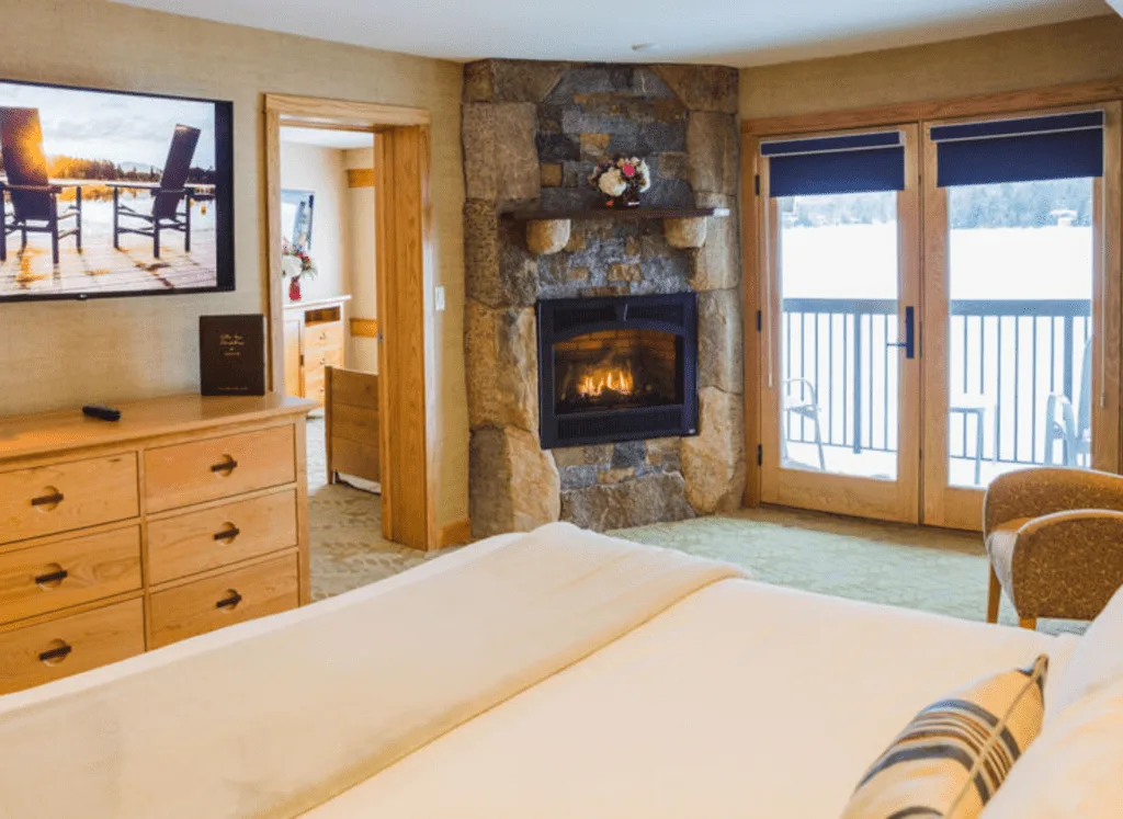 Suite with a fireplace