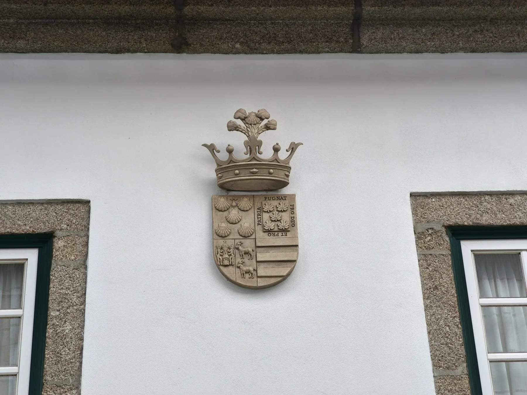 Escudo de armas en la fachada