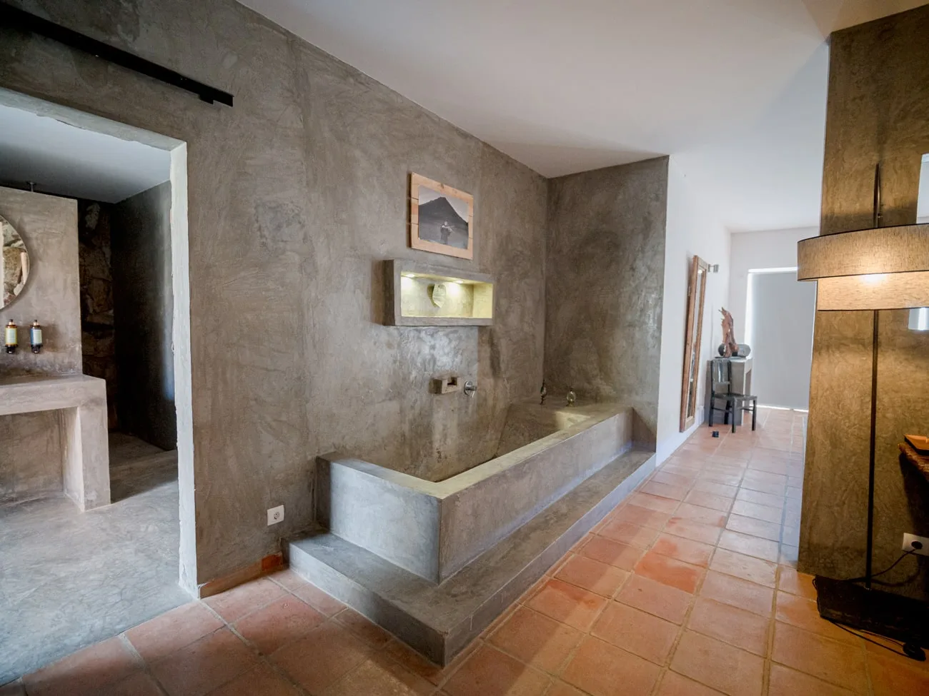 Deluxe Suite, Essence