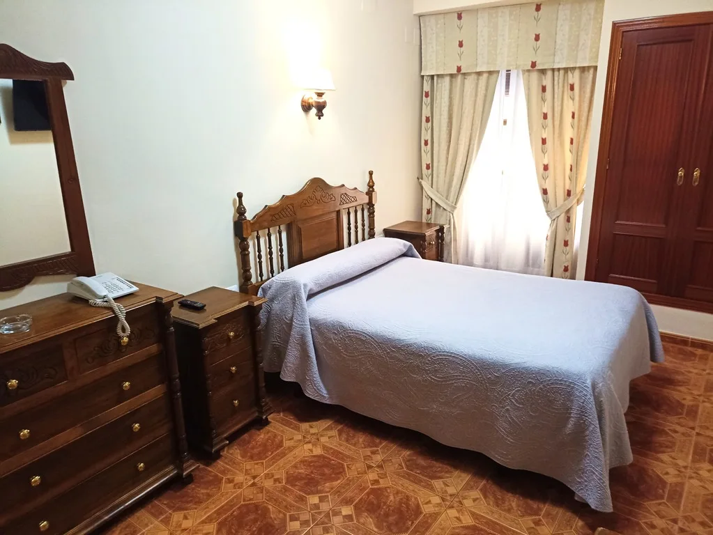 Double room with a double bed