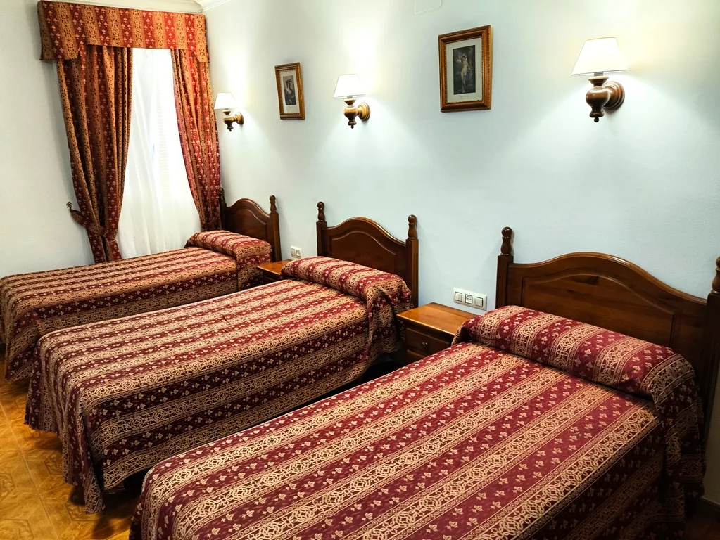 Triple room with three beds