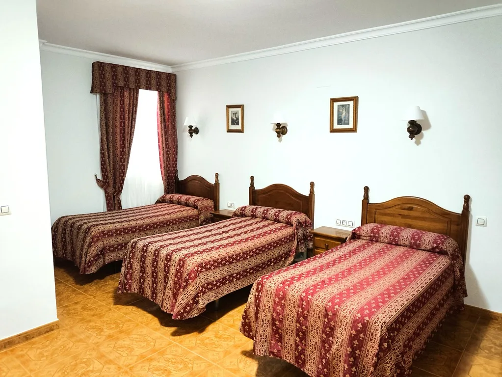 Triple room with three beds