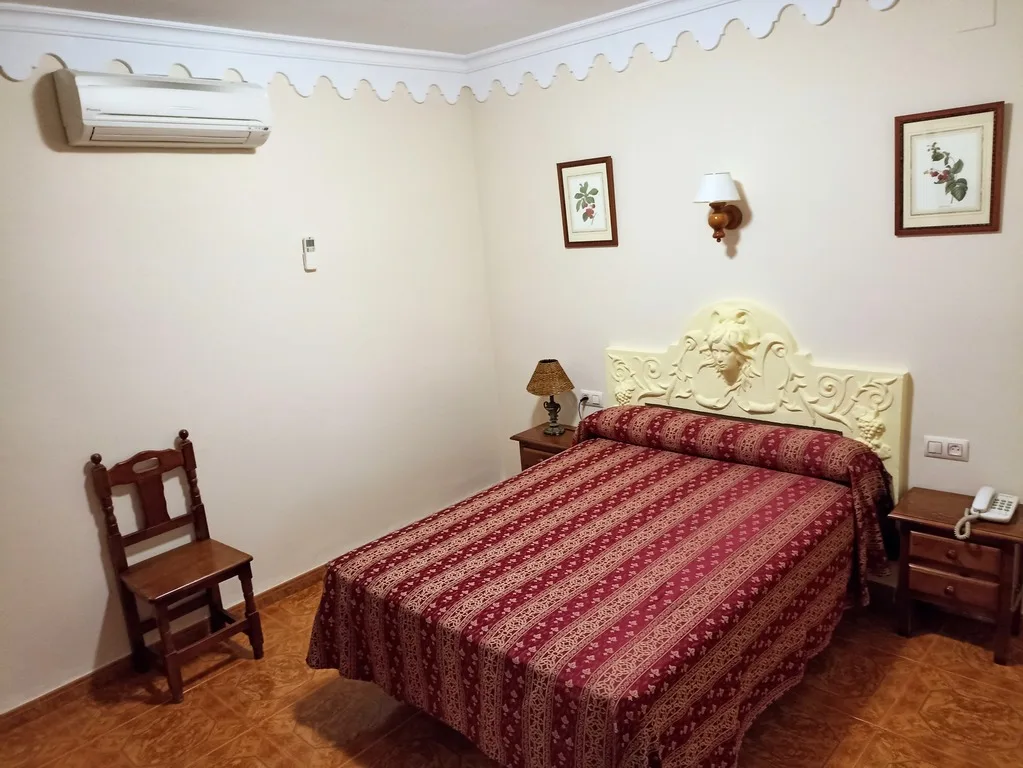 Double room with a double bed