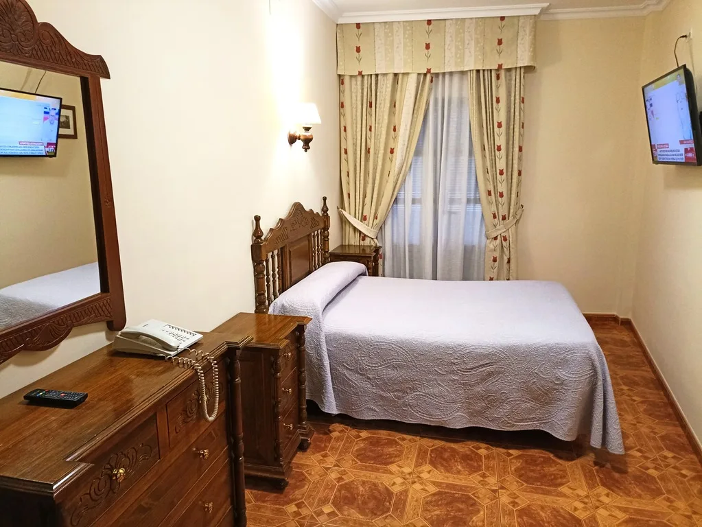Double room with a double bed