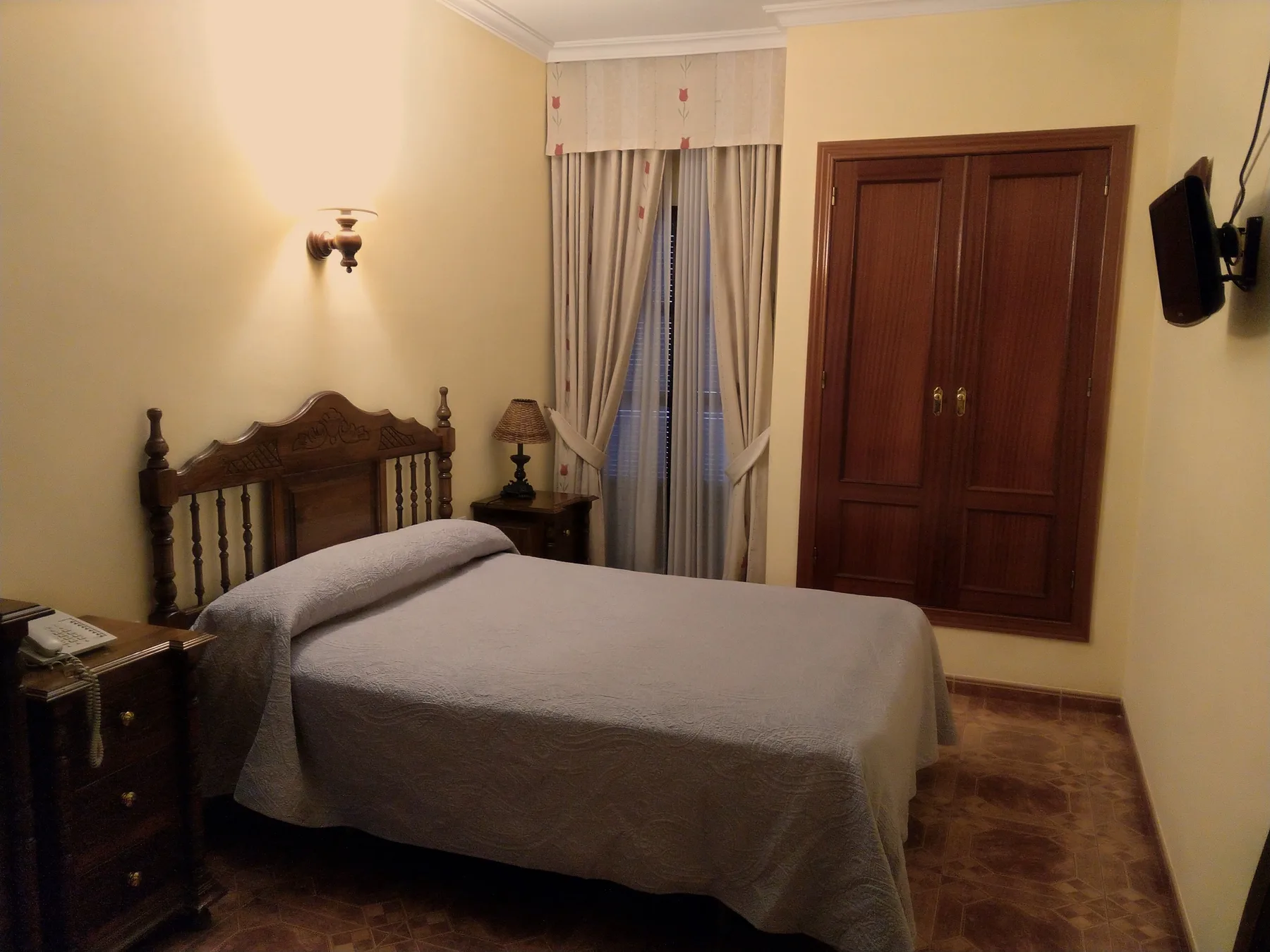 Double room with a double bed