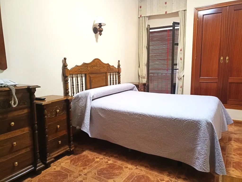 Double room with a double bed