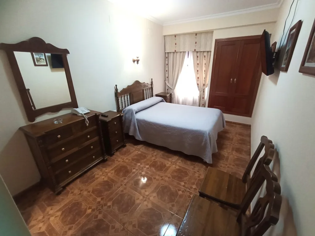 Double room with a double bed