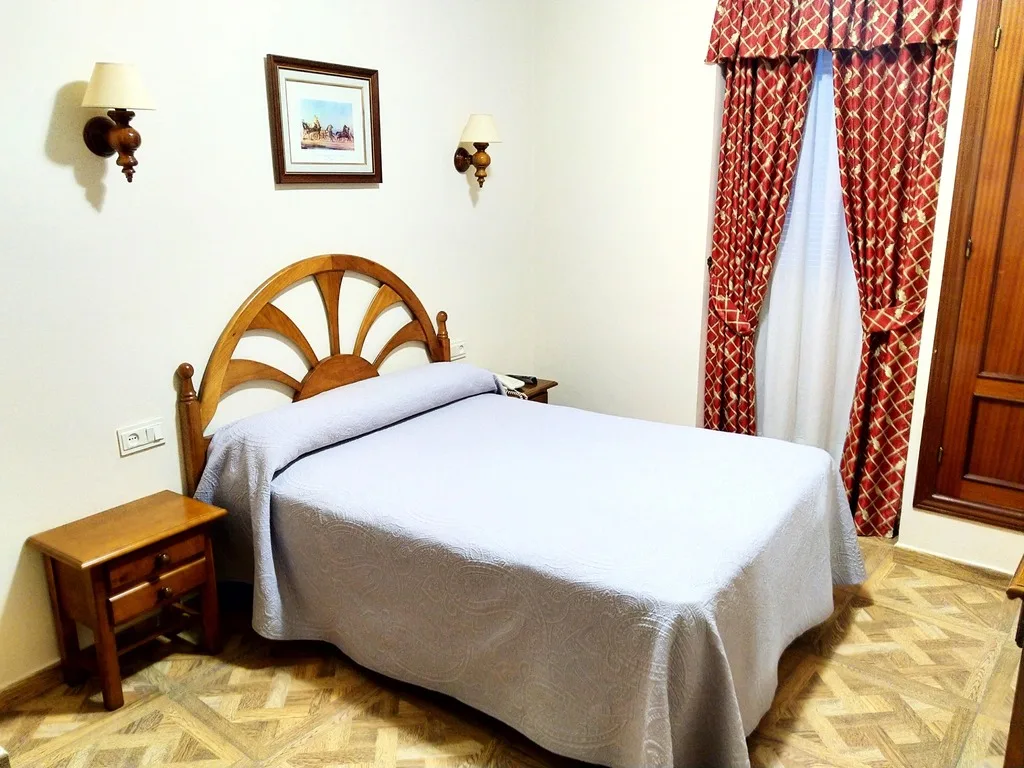 Double room with a double bed
