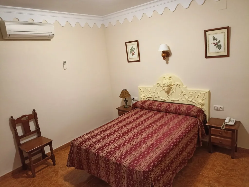 Double room with a double bed