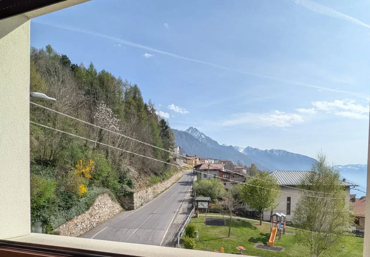 Vista de Valle Camonica desde una habitación