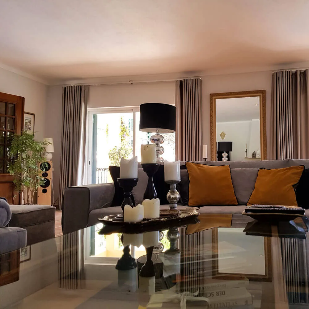 Guest lounge with direct access to the garden and pool area