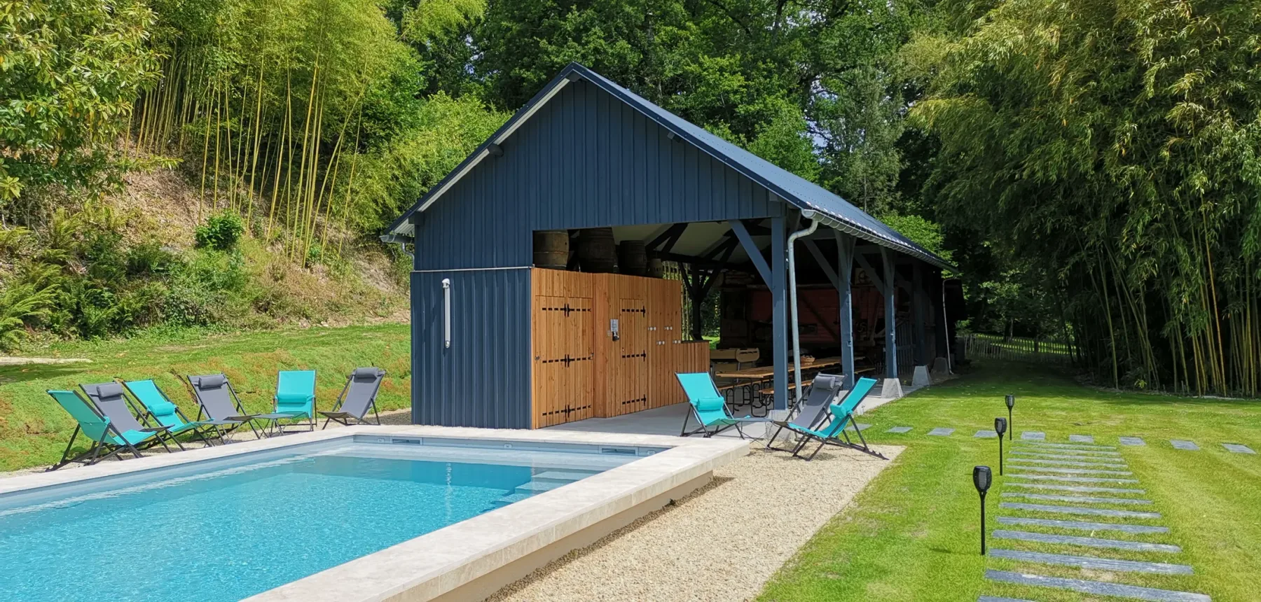 Piscina climatizada y su cubierta