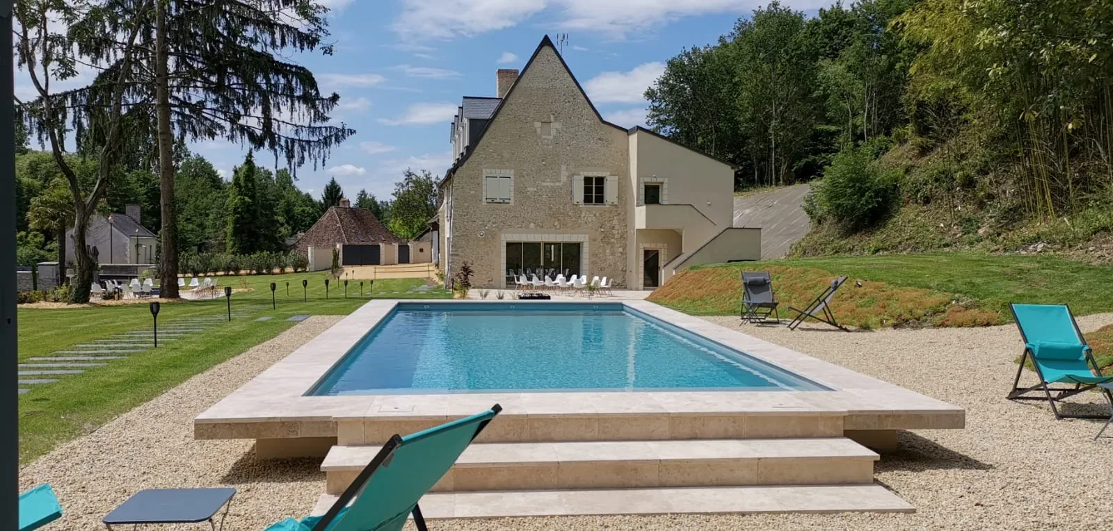 Casa y piscina