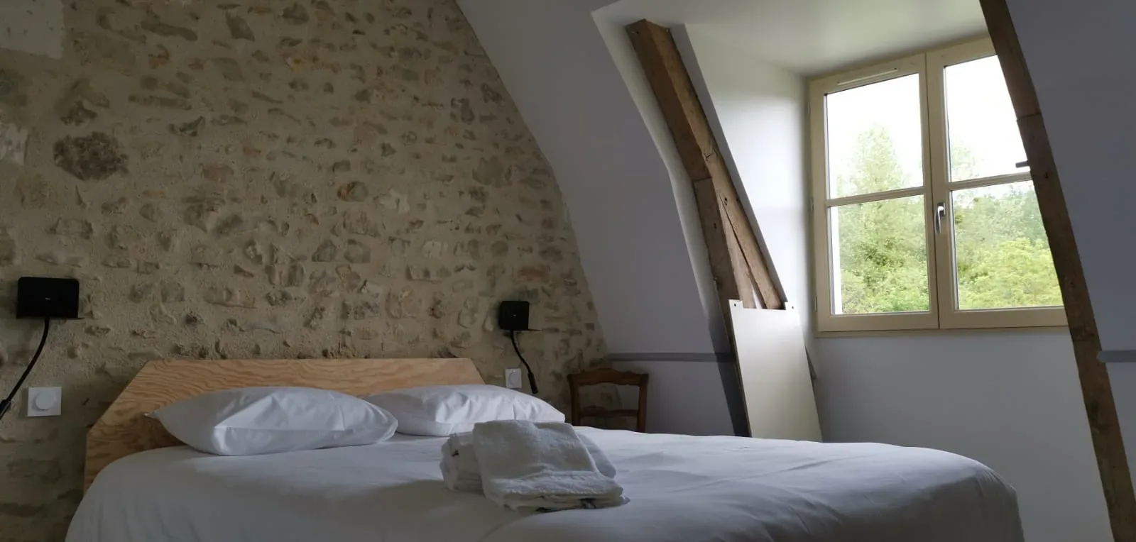 Dormitorio de piedra