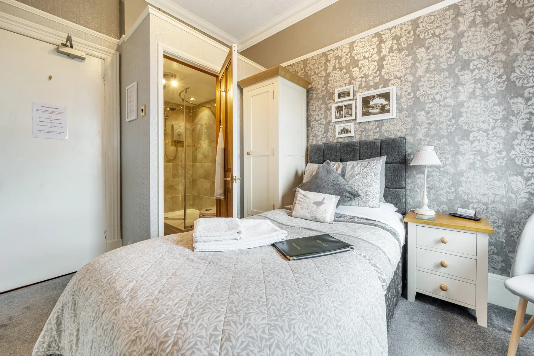 Deluxe single room