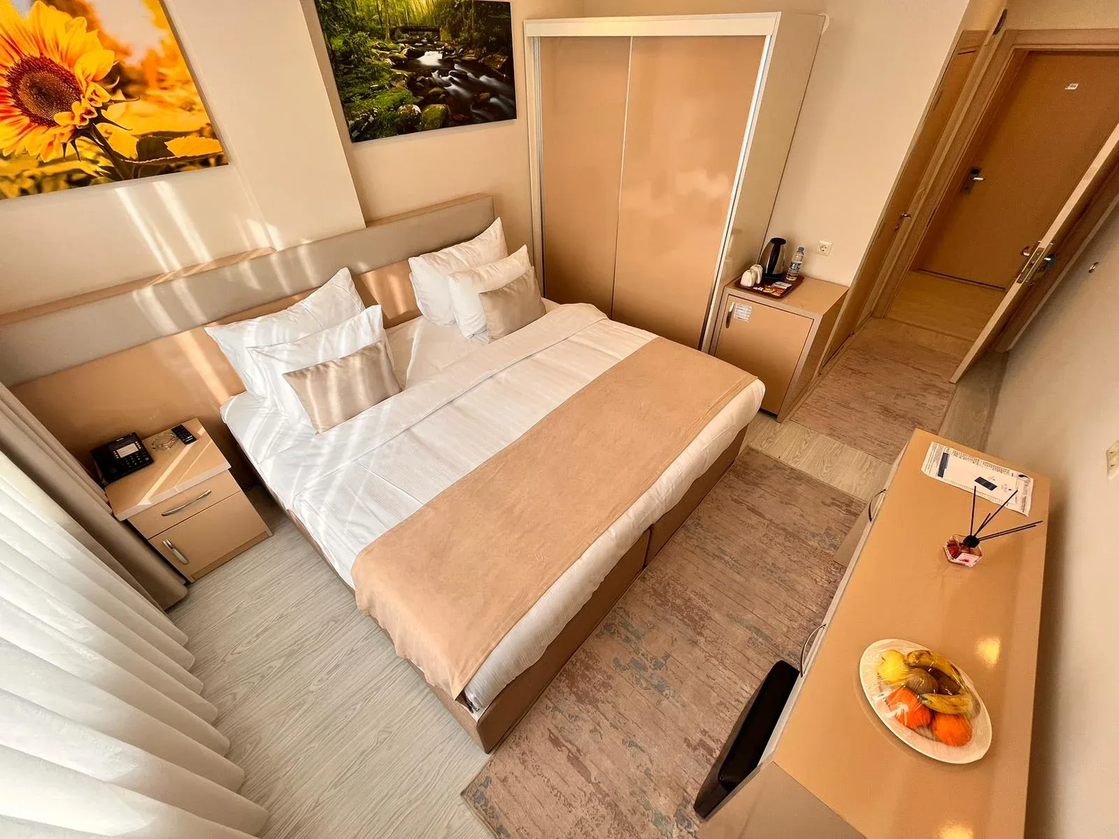 Room and suite gallery photo