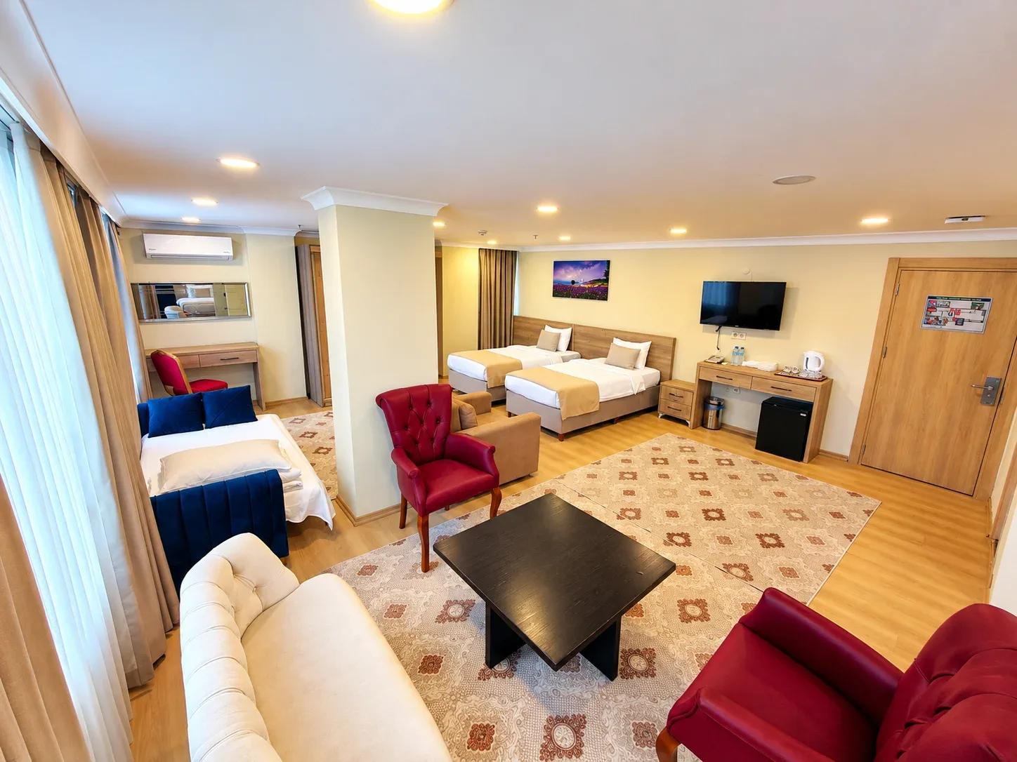 Room and suite gallery photo