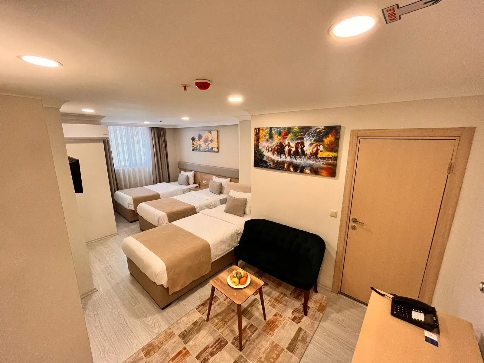 Room and suite gallery photo