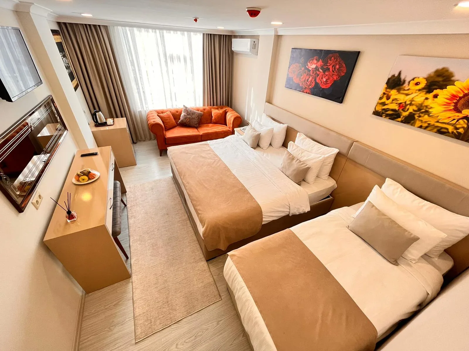 Room and suite gallery photo