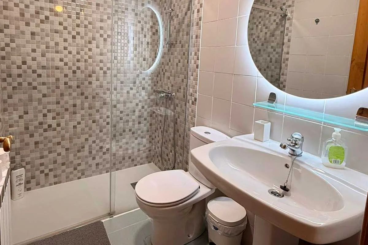 Guest room bathroom
