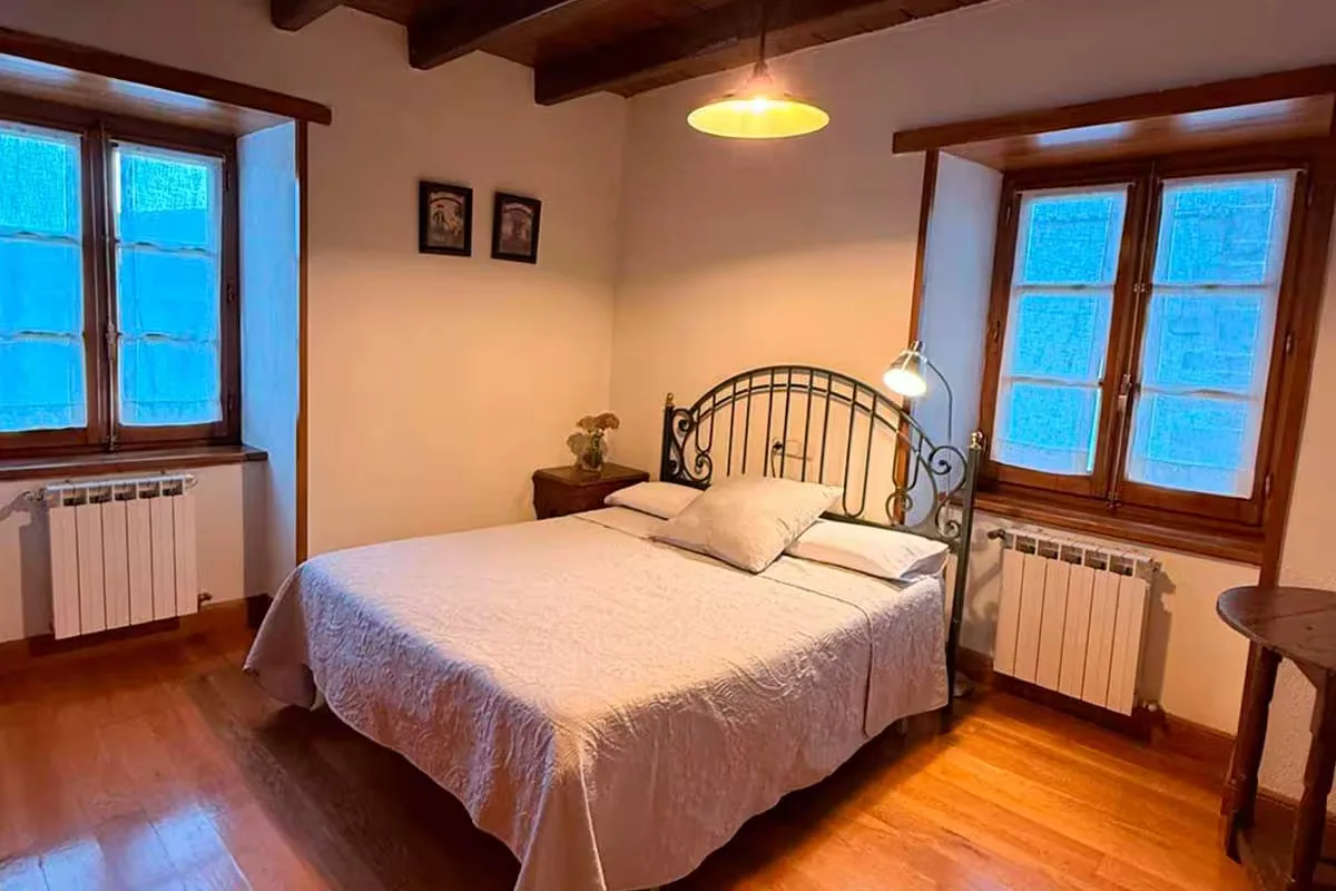 Guest room with double bed