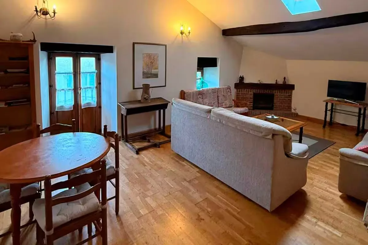 Common-area dining room