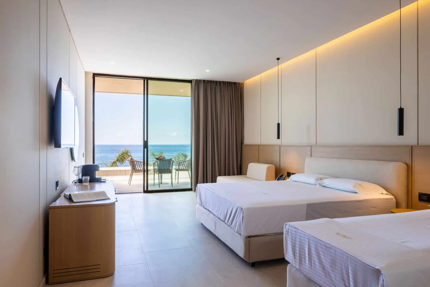 Habitación triple Deluxe con vistas al mar