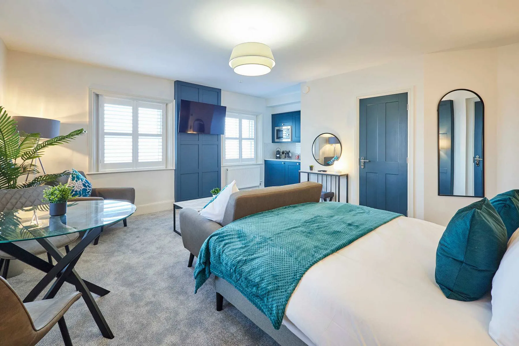 The Langley Hotel, Apartment 7